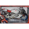 Kép 2/2 - Aprilia RSV 1000R fehér/szürke/piros modell 1:12