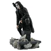 Kép 3/4 - A holló figuraszobor The Crow Rooftop Gallery dioráma 25 cm