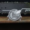 Kép 6/10 - A Texasi Láncfűrészes Mészárlás Medallion logó 7,4 cm