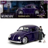 Kép 1/11 - Wednesday Addams & Volkswagen Beetle lila modellautó 1:24