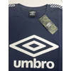 Kép 2/3 - Umbro Beach Taped Tee férfi póló, sötétkék-fehér