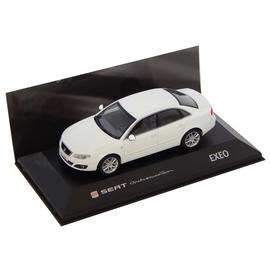 Seat Exeo Sedan Candy White Dealer packaging modell autó 1:43