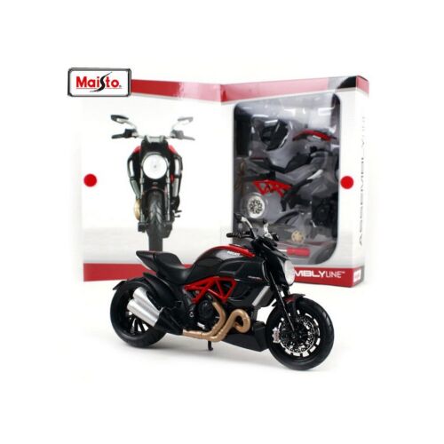 Ducati Diavel Carbon Modelkit fekete/piros modell 1:12