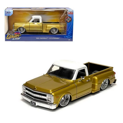 Street Low 1969 Chevrolet C-10 Stepside arany/fehér modell autó 1:24