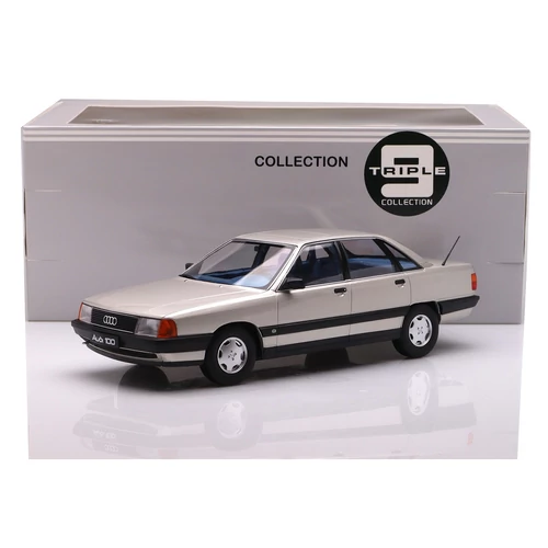 Audi 100 (C3) ezüst 1989 modell autó 1:18